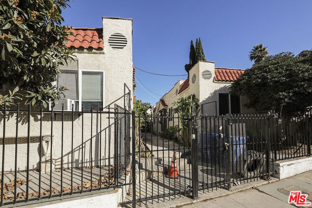 Los Angeles, California, United States 3 - 18362012