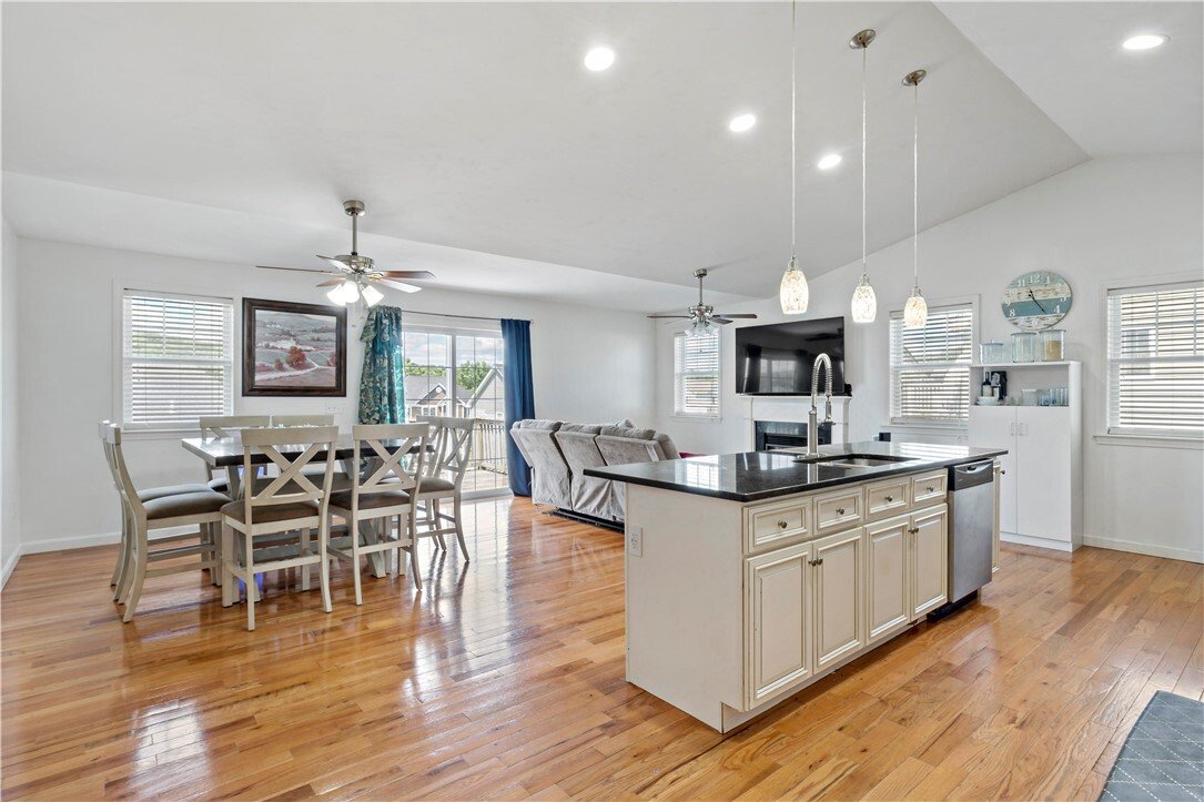 House in Woonsocket, Rhode Island, United States 5 - 18365010