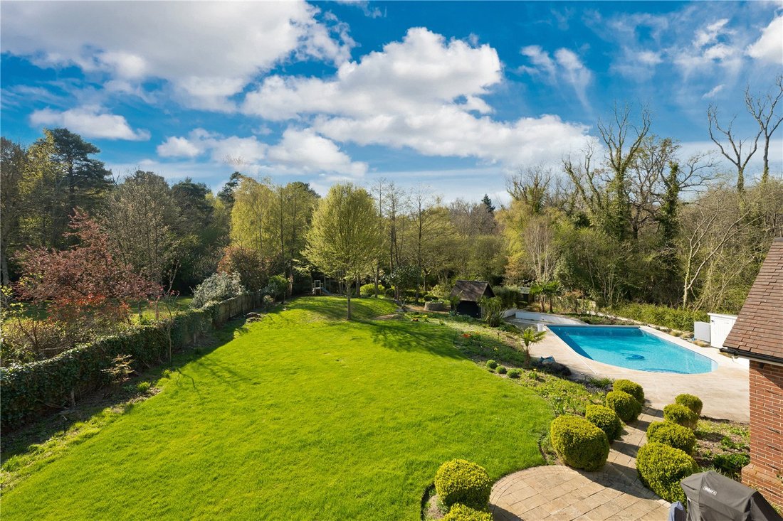 House in Fairmile, Elmbridge, England 2 - 18363899