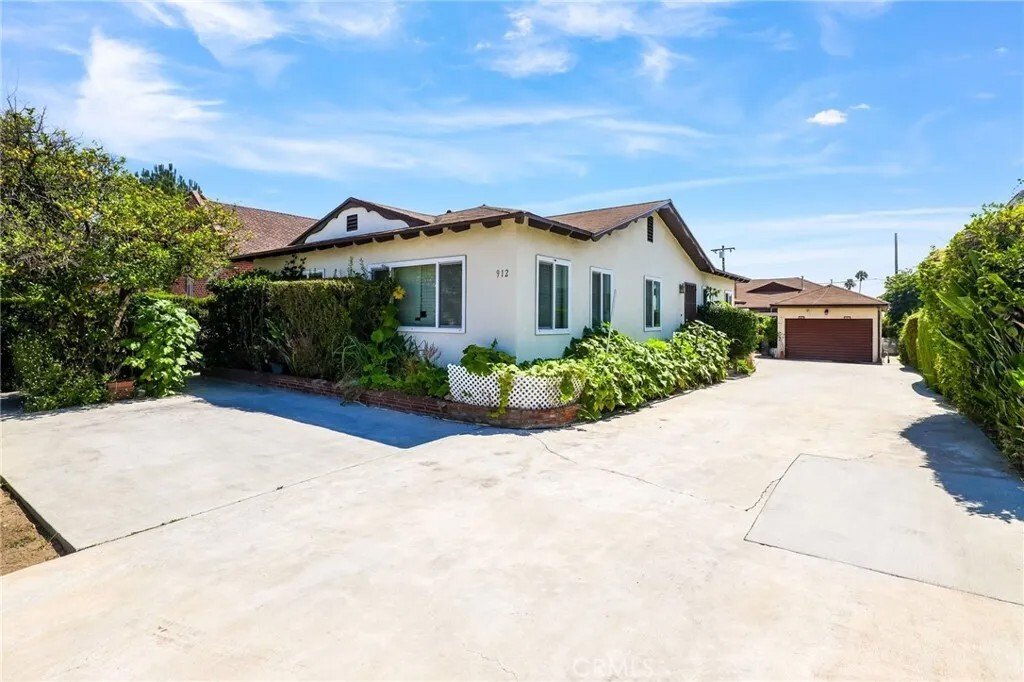 Alhambra, California, United States 1 - 18366258