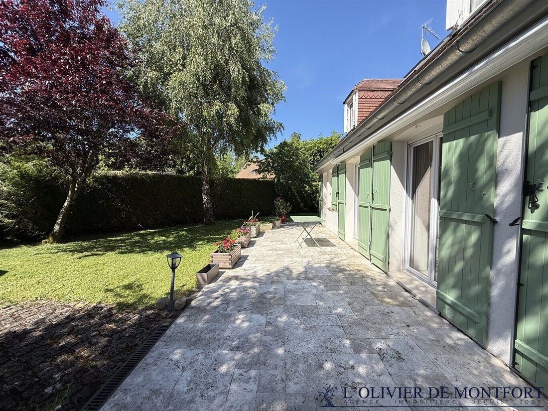 House in Montfort-l'Amaury, Ile-de-France, France 2 - 18363345
