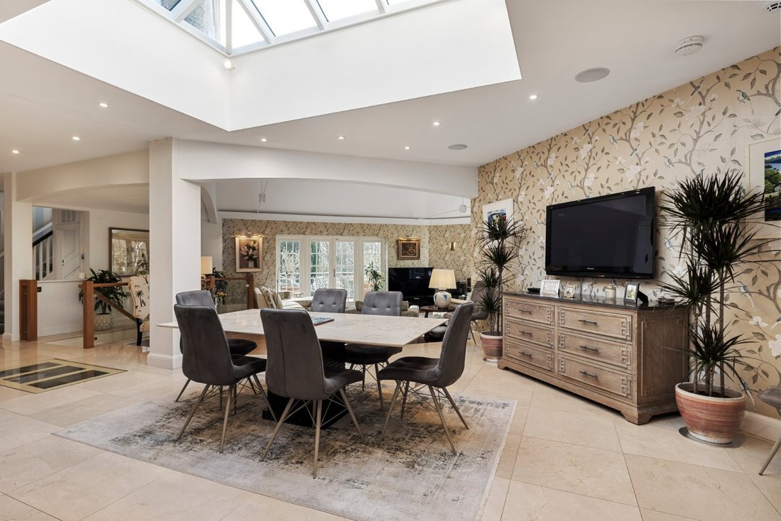 House in Lower Bourne (Farnham), Lower Bourne, England 5 - 18270248