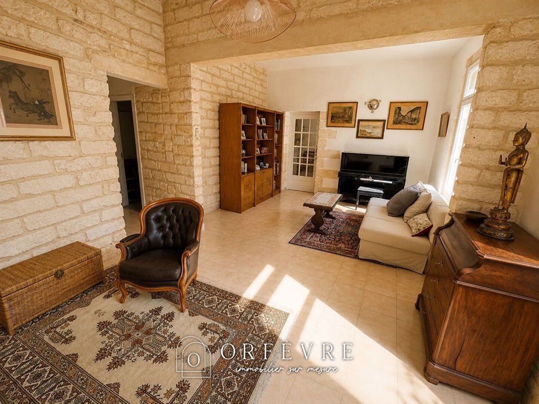 House in Centre Ville, Castries, France 4 - 18363019