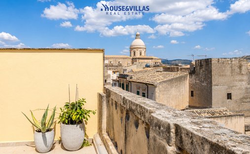 House in Center, Noto, Sicily 1