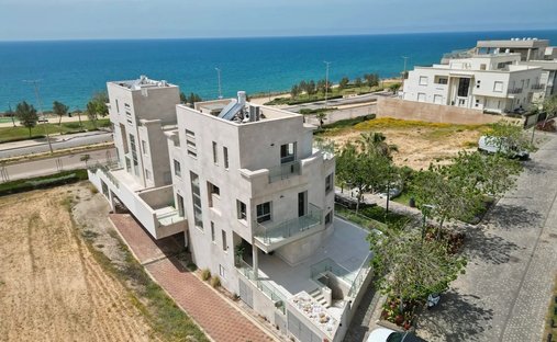 Villa in Netanya, Center District, Israel 1