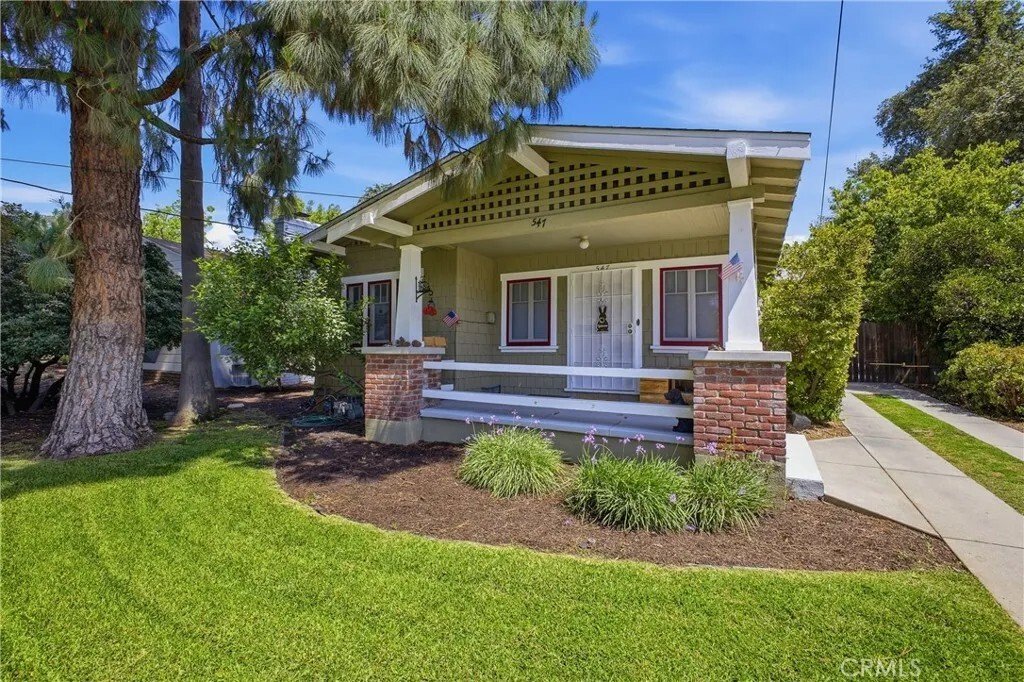 Altadena, California, United States 1 - 17895573