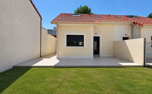 House in Centre Ville-Sarments, Châtillon, France 1
