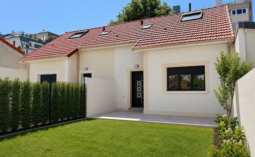 House in Centre Ville-Sarments, Châtillon, France 1