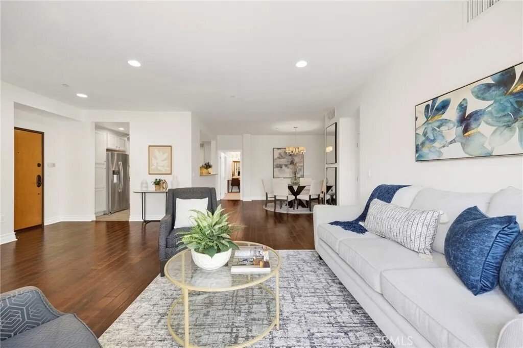 Condo in Los Angeles, California, United States 1 - 17703395