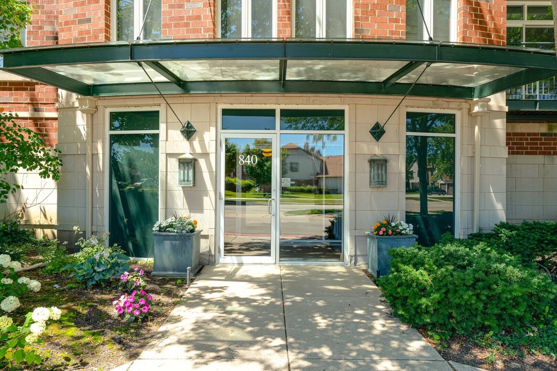 Condo in Buffalo Grove, Illinois, United States 2 - 18362916