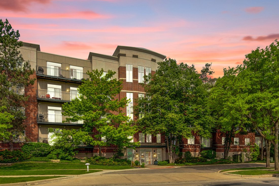 Condo in Buffalo Grove, Illinois, United States 1 - 18362916