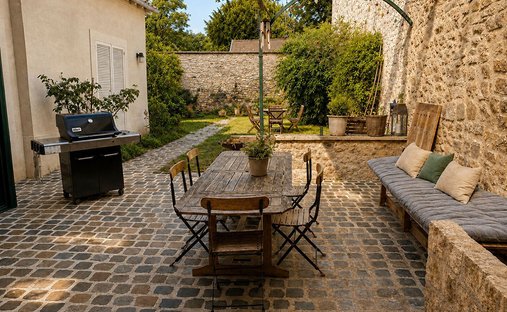 House in Fontainebleau, Ile-de-France, France 1