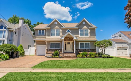House in East Meadow, New York, United States 1