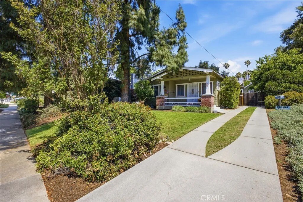 Altadena, California, United States 3 - 17895573