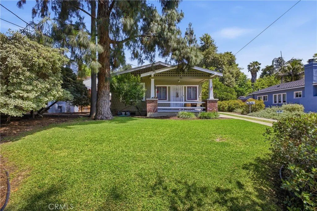 Altadena, California, United States 2 - 17895573