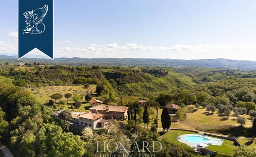 Villa in Asciano, Tuscany, Italy 1
