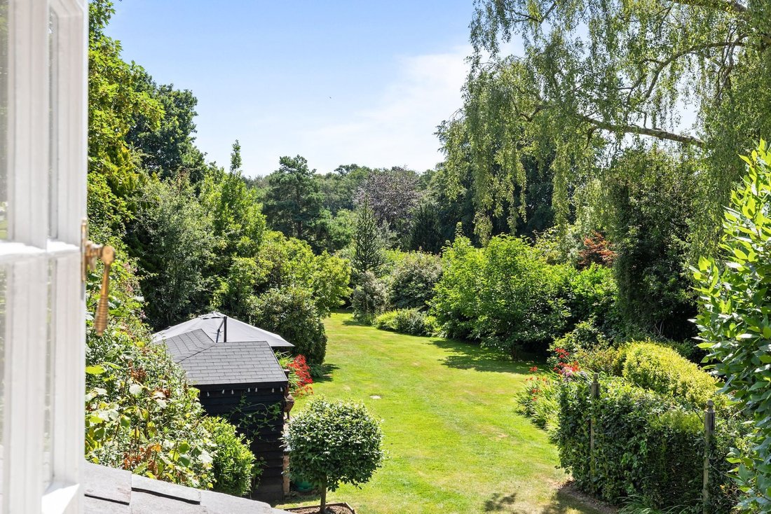 House in Lower Beeding, England 2 - 18363873