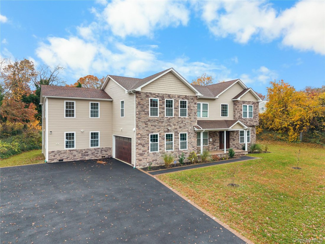 House in Wyandanch, New York, United States 2 - 18365297