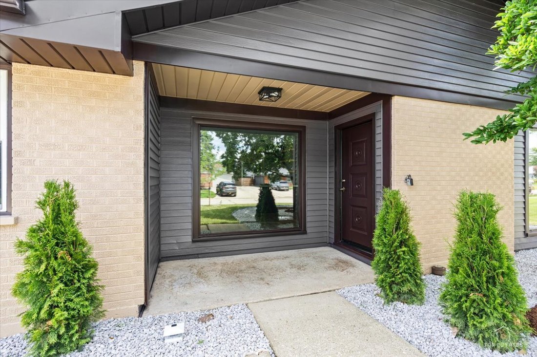 House in Darien, Illinois, United States 2 - 18365574