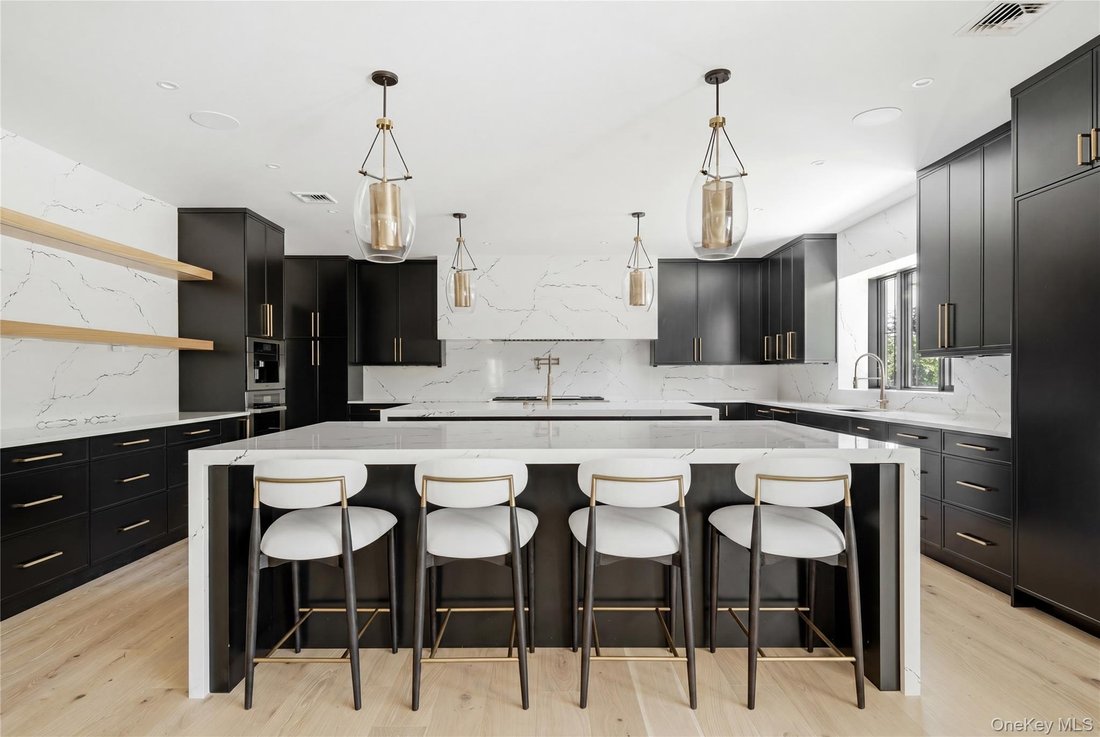 House in Bay Shore, New York, United States 4 - 17484485