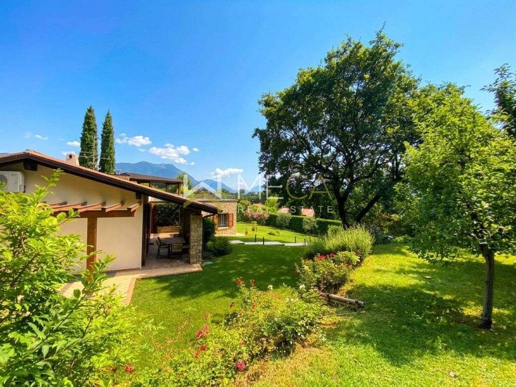 Villa in San Felice del Benaco, Lombardy, Italy 1 - 18365359