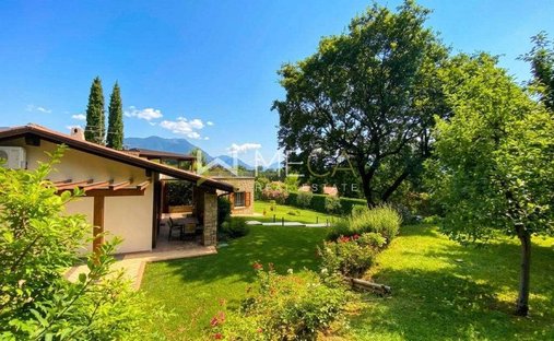 Villa in San Felice del Benaco, Lombardy, Italy 1