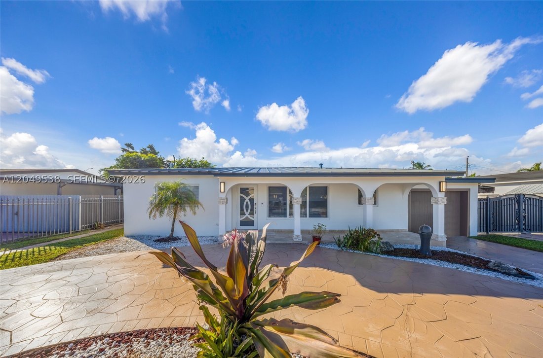 House in Hialeah, Florida, United States 1 - 18366215