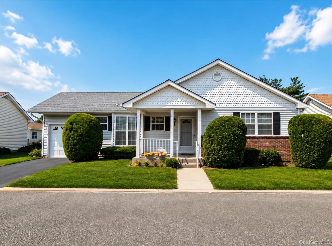 Condo in West Sayville, New York, United States 1 - 18366990