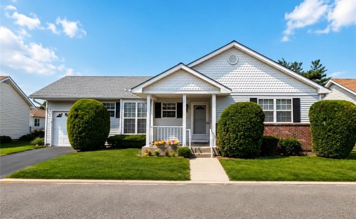 Condo in West Sayville, New York, United States 1