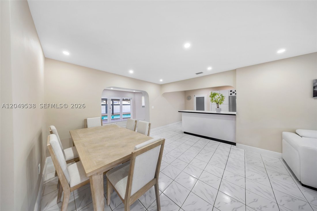 House in Hialeah, Florida, United States 5 - 18366215