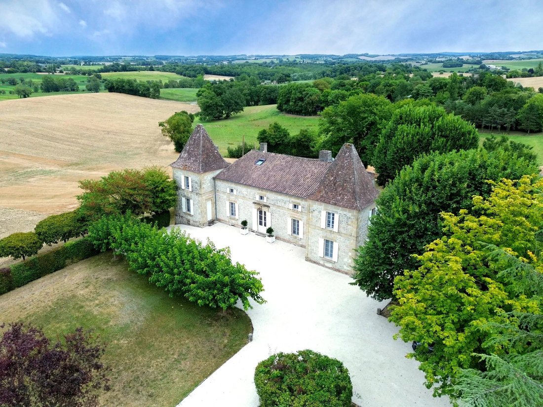 House in Saint-Colomb-de-Lauzun, Nouvelle-Aquitaine, France 1 - 16015069