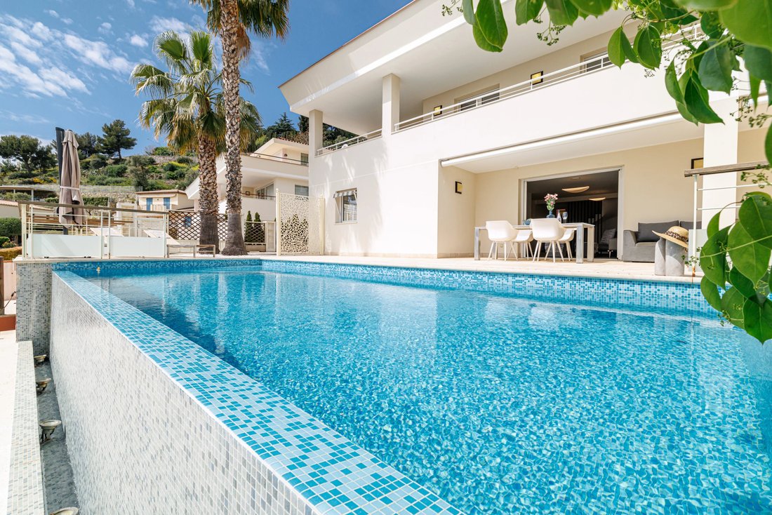 Villa in Èze, Provence-Alpes-Côte d'Azur, France 1 - 18365079