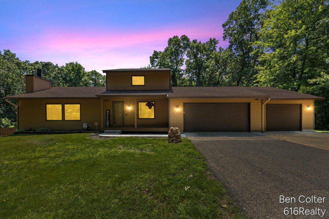 House in Lowell, Michigan, United States 2 - 18366804