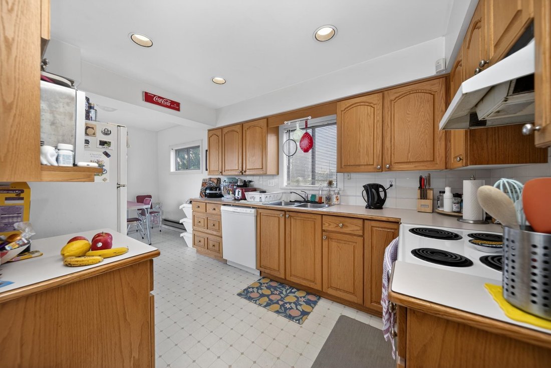 House in Vancouver, British Columbia, Canada 5 - 18369607