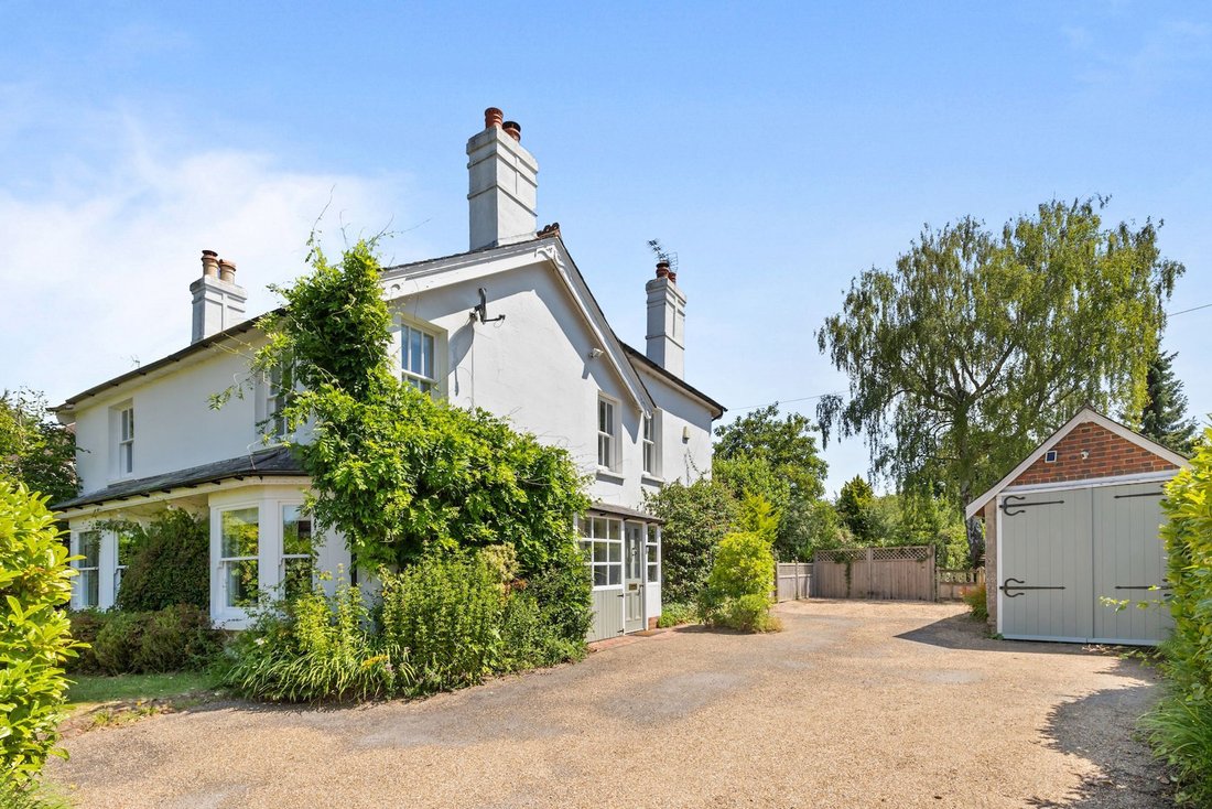 House in Lower Beeding, England 1 - 18363873