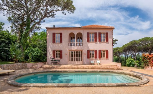 House in Zone Est Diffuse, Saint-Tropez, France 1