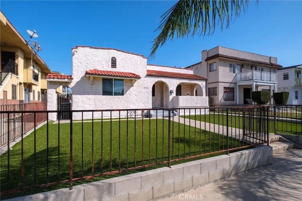 Los Angeles, California, United States 3 - 18366333