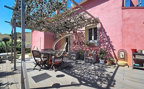Villa in Nord Est, Ollioules, France 1
