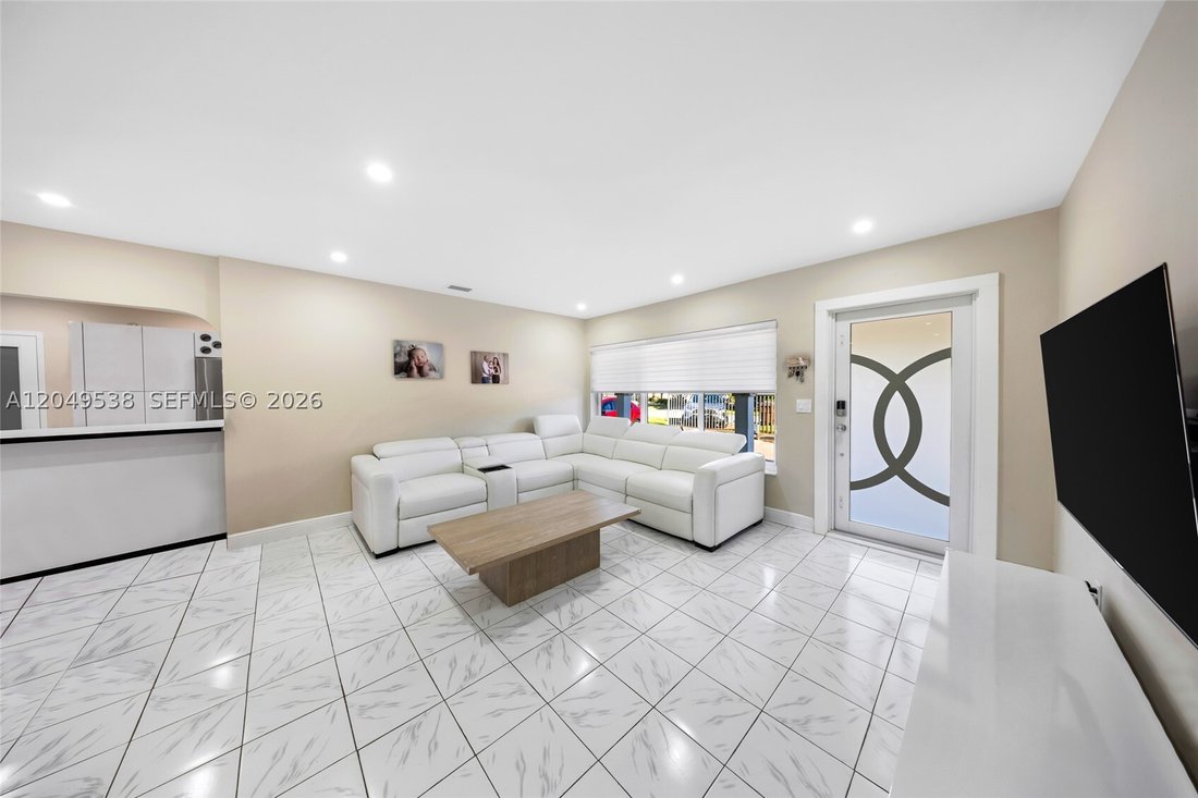 House in Hialeah, Florida, United States 4 - 18366215