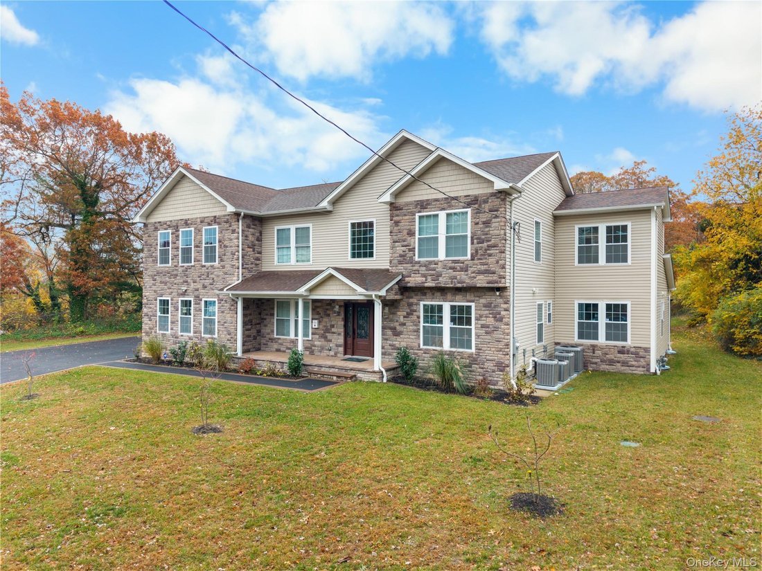House in Wyandanch, New York, United States 3 - 18365297