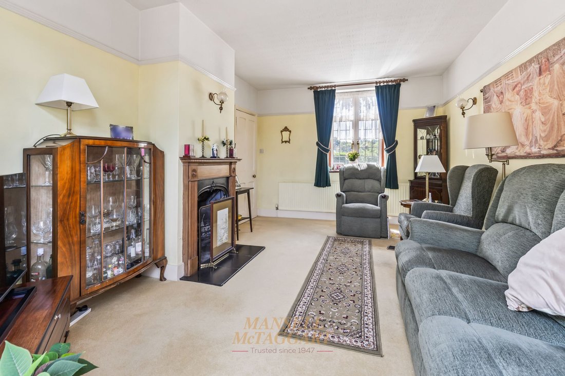 House in East Grinstead, England 4 - 18363887