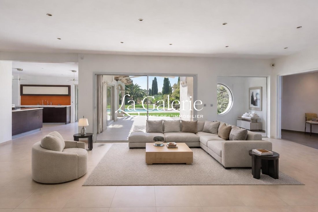 Villa in Centre Ville, Carqueiranne, France 4 - 18369642