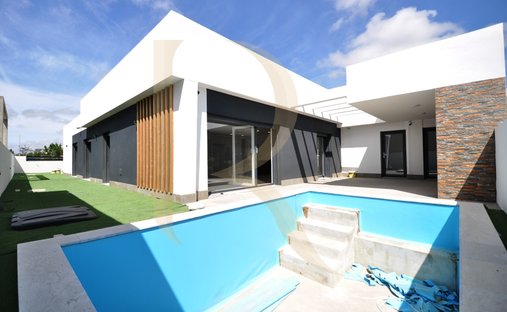 House in Azeitao (Sao Lourenco e Sao Simao), Setubal, Portugal 1
