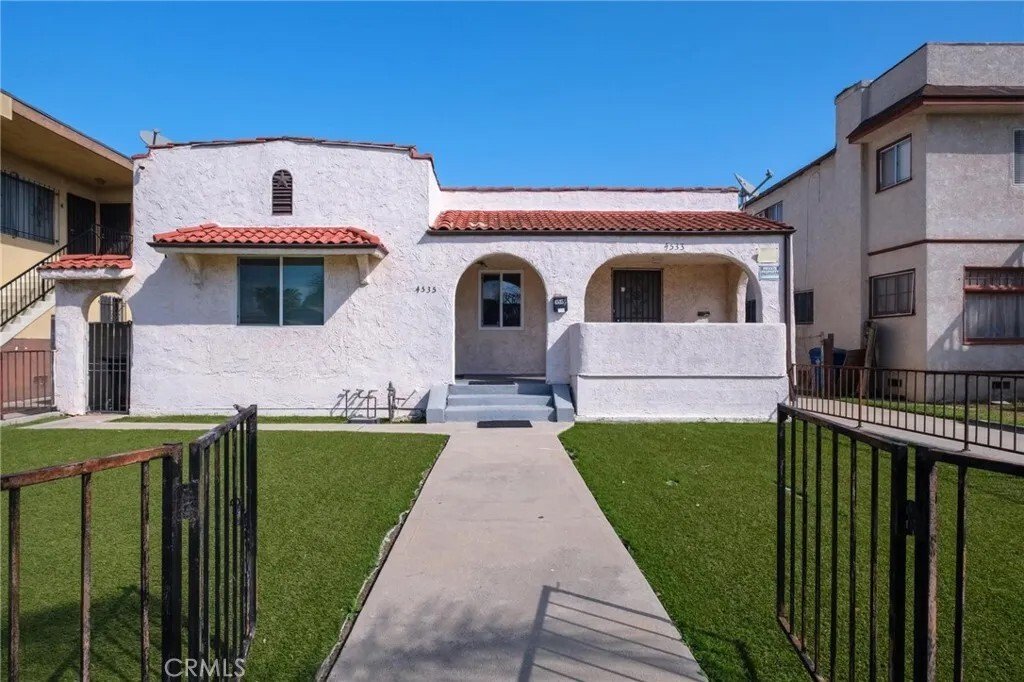 Los Angeles, California, United States 4 - 18366333