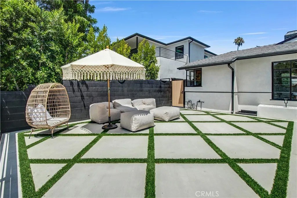 Los Angeles, California, United States 3 - 18366275