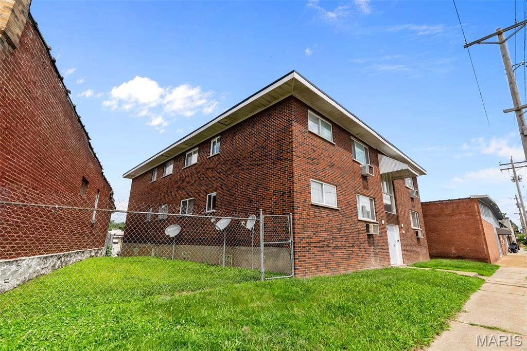 St. Louis, Missouri, United States 4 - 18366108
