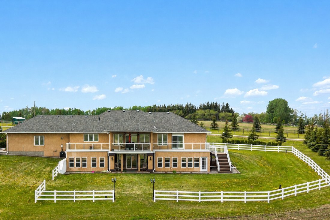 House in Nisbet, Alberta, Canada 3 - 18082870