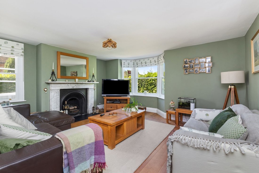 House in Lower Beeding, England 5 - 18363873