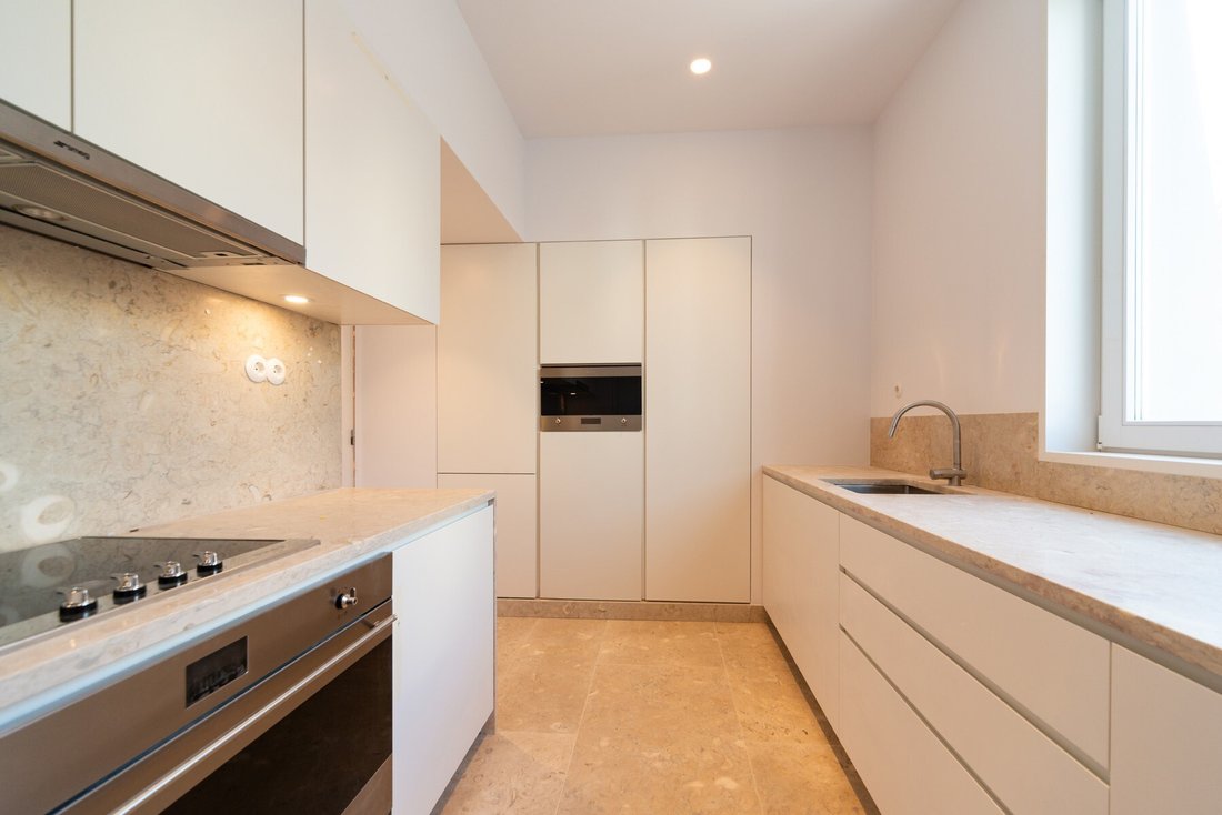Apartment in Misericordia, Lisbon, Portugal 5 - 15098315