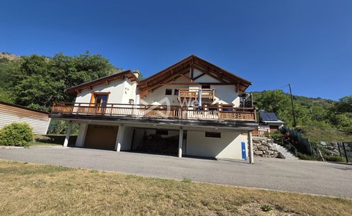 Chalet in Briançon, Provence-Alpes-Côte d'Azur, France 1
